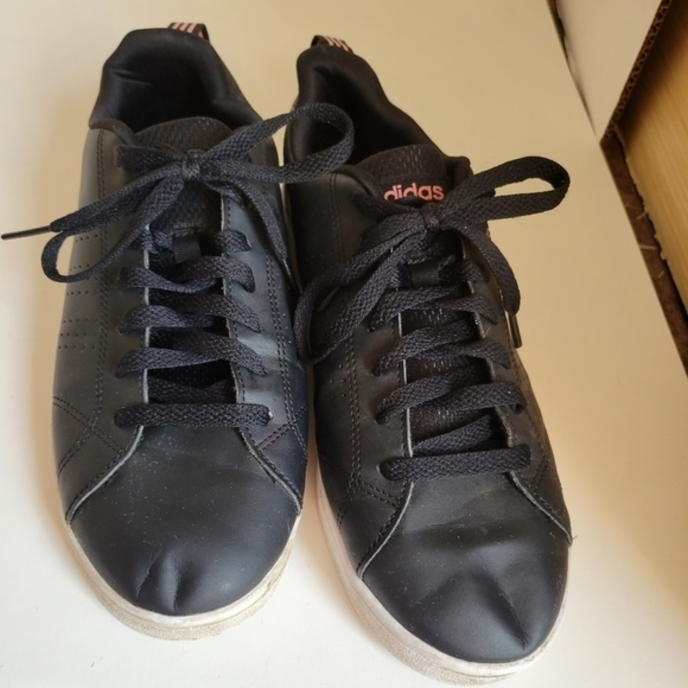 Adidas black leather women's sneaker size 9.5